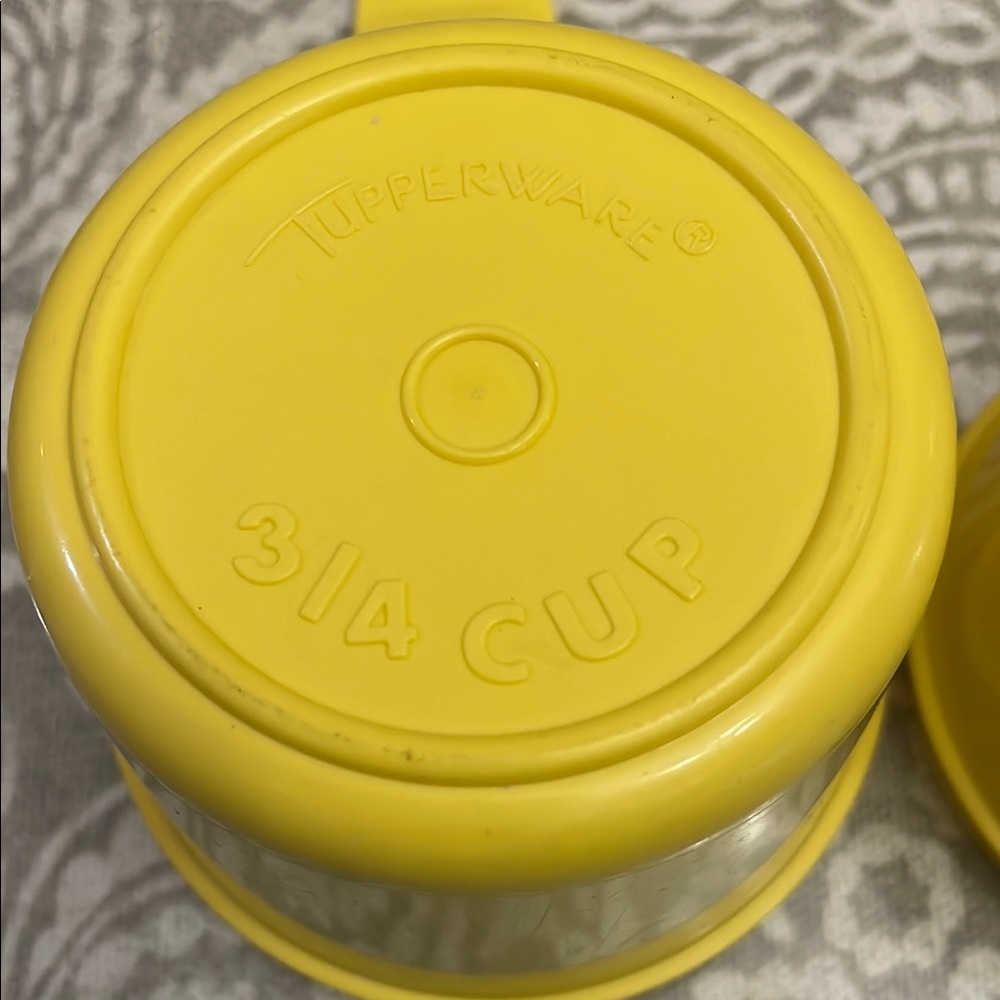 Tupperware‎ Yellow Measuring Cups Set - Picture 3 of 5